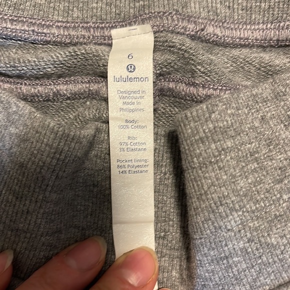 VGUC Lululemon grey thick cropped joggers - Picture 6 of 6